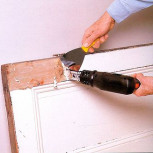 Как снять старую краску с деревянной двери