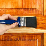Как покрыть деревянную дверь лаком